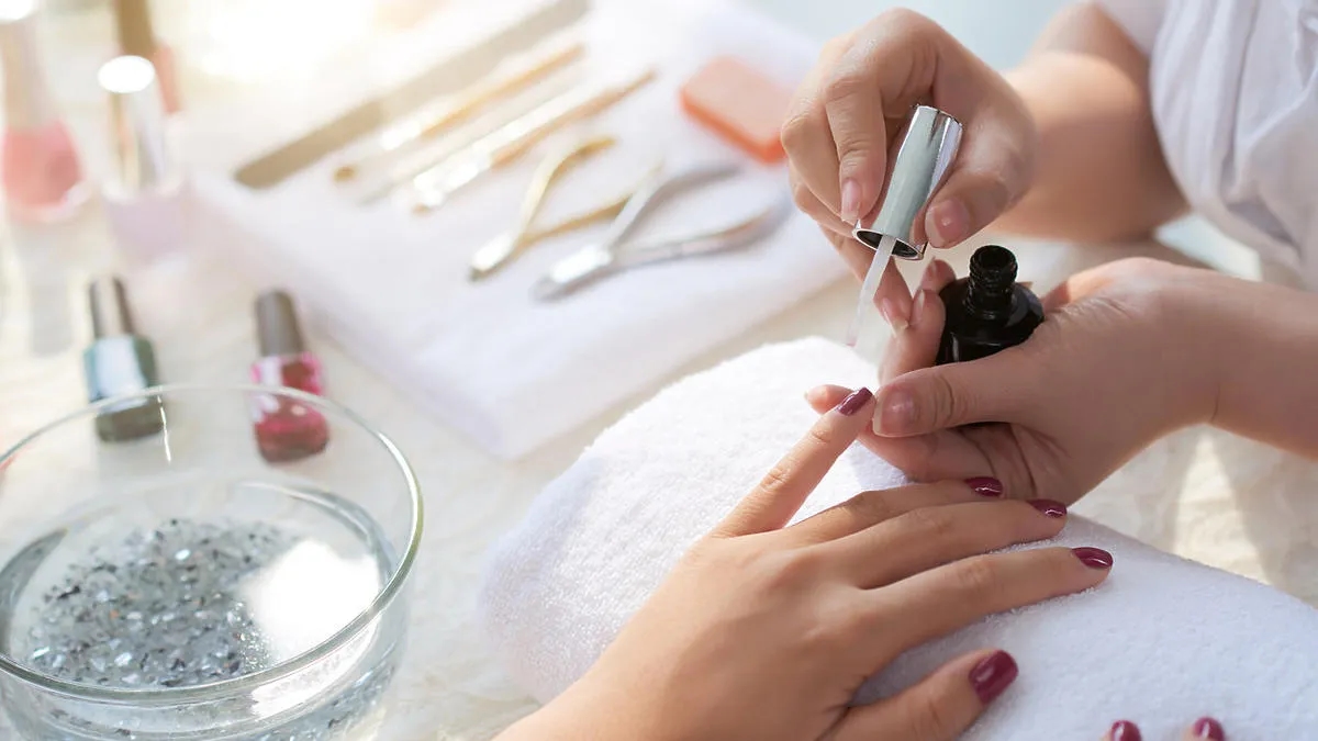 Co to jest top do paznokci i jak może odmienić twój manicure